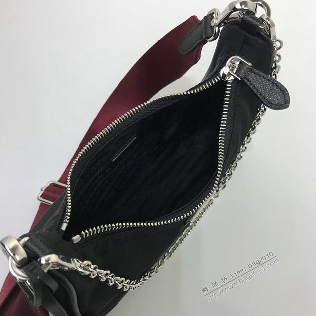 prada女包 普拉達2020新款nylon Hobo手拎包 時尚百搭 prada腋下包 1BH204 Prada單肩斜挎包  pyd2383